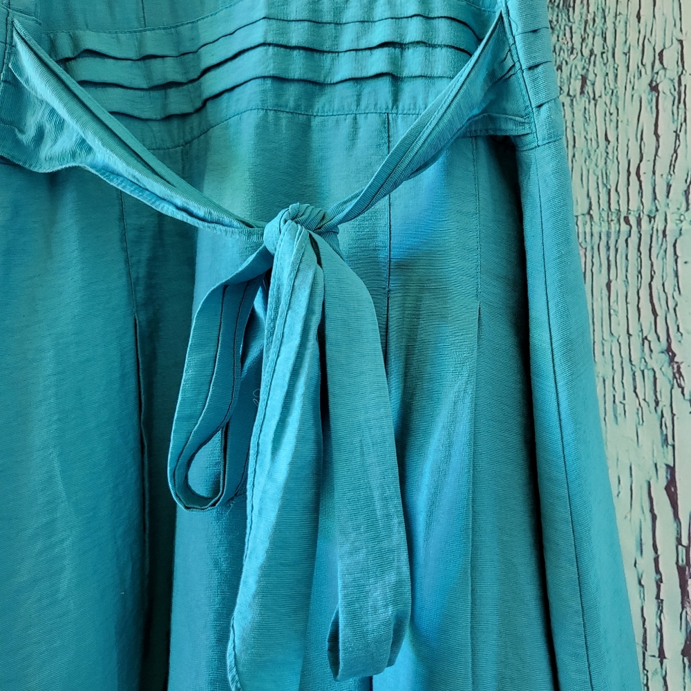 Emerald Ruffled Yoke Bib Ribbon Dress - Picture 7 of 8